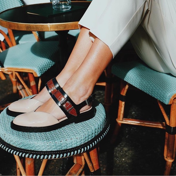 INCH2 Patent Italian Leather Closed Toe Sandals Sz 38 Nude